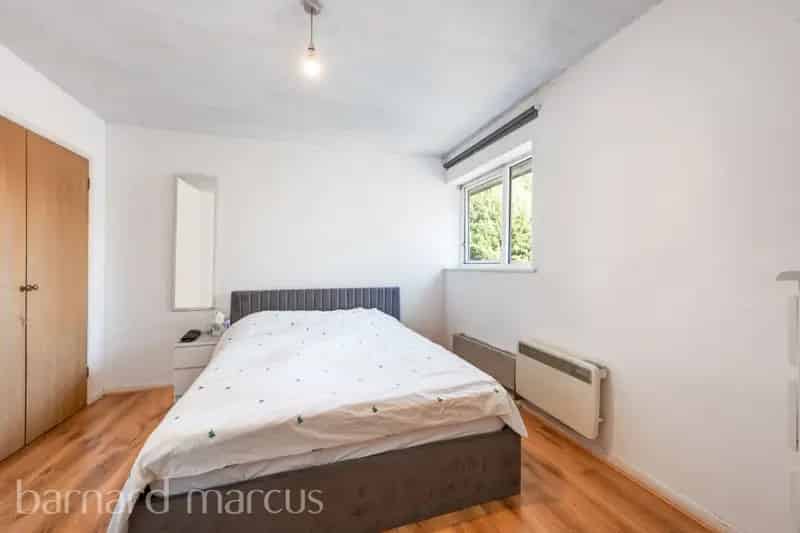 2 Bed House to Rent - Off Street Parking Available