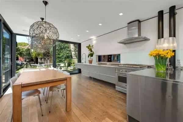 Stunning 5-Bedroom Home with Garden Studio and Workshop