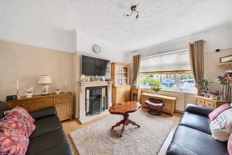 4 5 Bedroom House Near Dundonald Park Great Schools Double Garage
