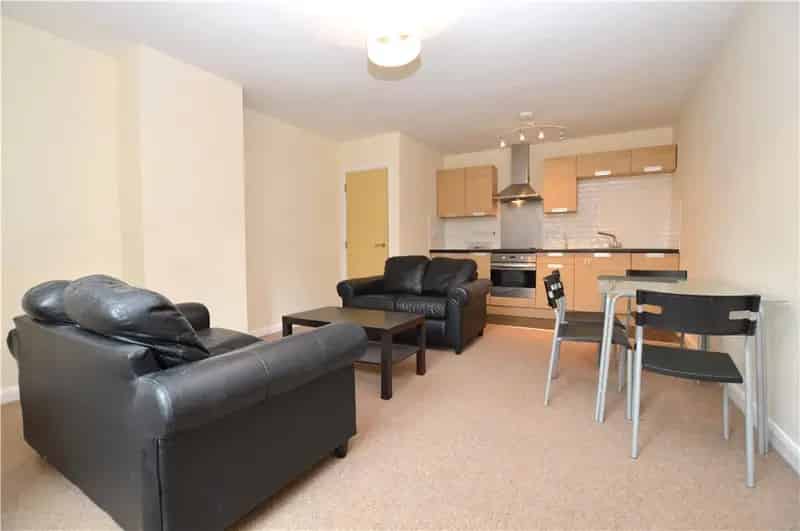2 Bed Ground Floor Apartment with En-Suite and Parking