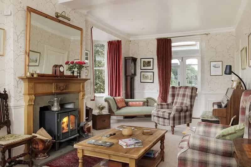 6 Bedroom House for Sale