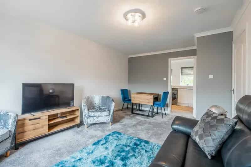 2 Bedroom Furnished Flat Near Stirling City Centre