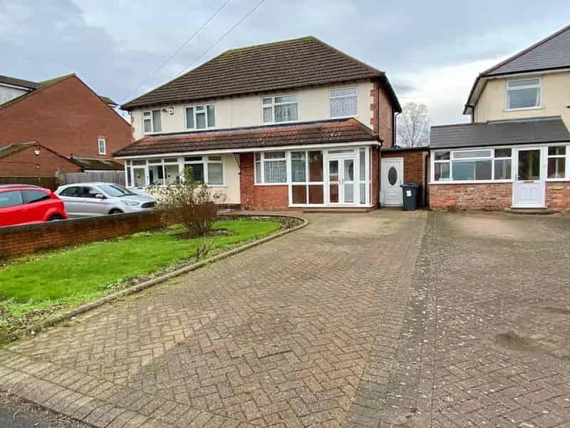3 bedroom semi-detached house for sale