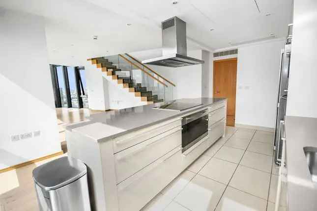 Luxury 2-Bed Duplex Apartment Canary Wharf Panoramic Views