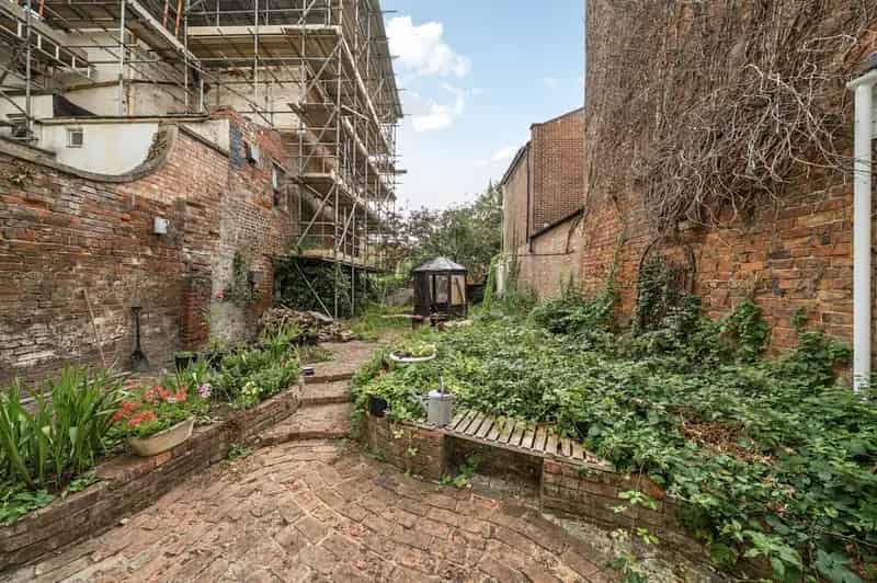 5 bedroom terraced house for sale