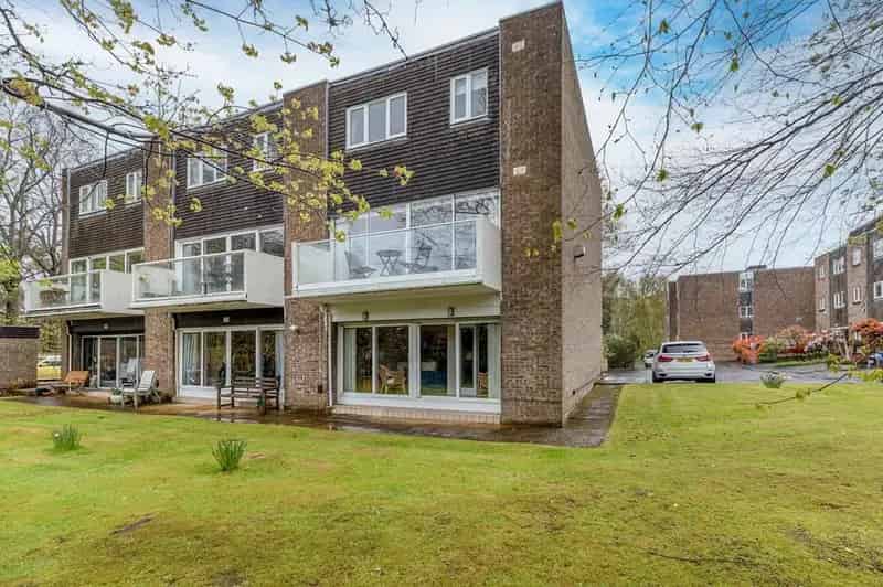 3 Bedroom Townhouse for Sale in Bearsden