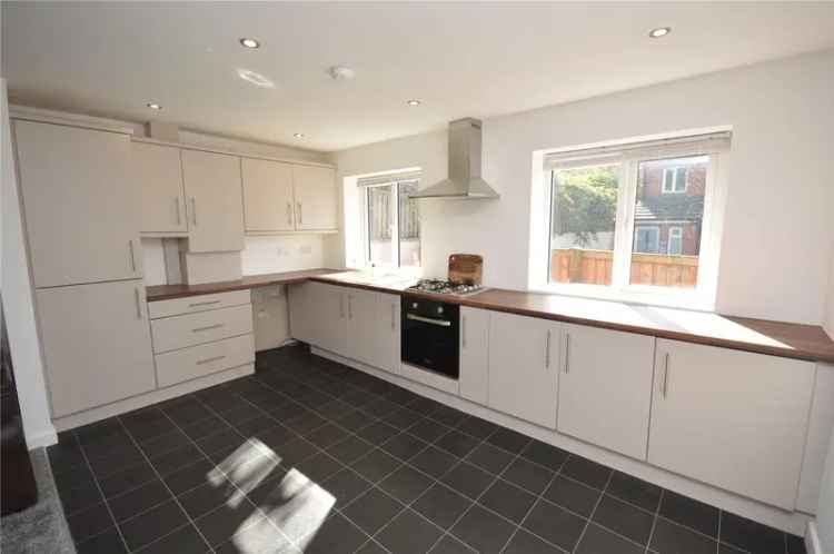 Bungalow For Sale in Widnes, England