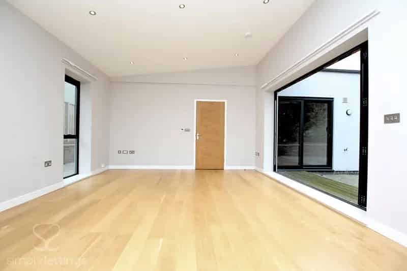 3 Bedroom Bungalow House to Rent in Brighton