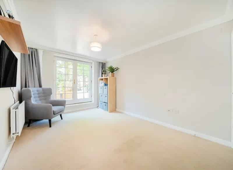 Flat For Sale , Twickenham Road, London, England