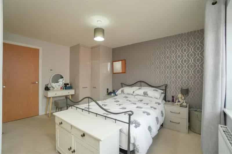 2 bed house for sale