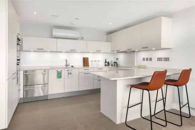 Flat for sale in Albert Bridge Road, London SW11