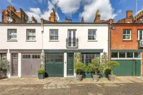 Refurbished Victorian Mews House 2 Beds 2 Baths London