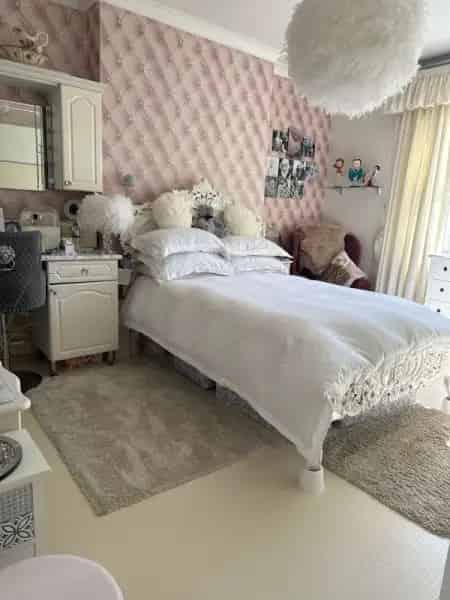 Lovely 4 Bedroom Maisonette Near Park