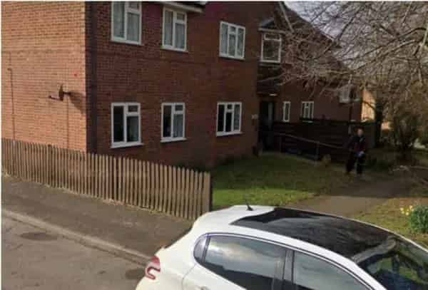 1st Floor 1-Bed Flat Stair Access No Lift