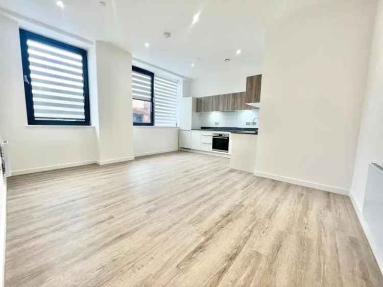 2 Bedroom Apartment Town Centre Train Station