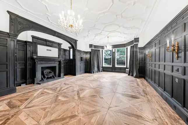 Flat for sale in Wedderburn Road, Hampstead NW3