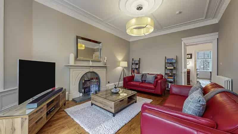 3 bedroom flat for sale