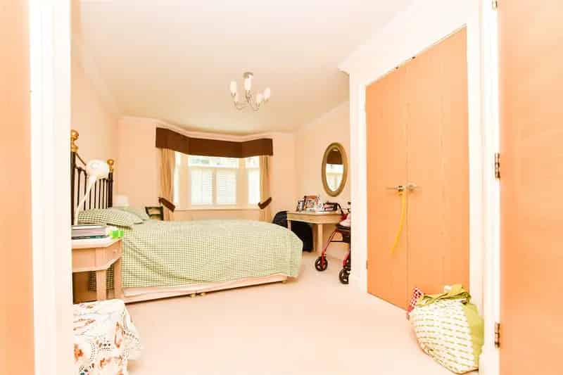 2 Bedroom Flat for Sale - Modern Apartment with Parking