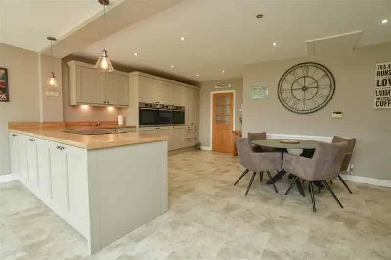 4 Bedroom Bungalow with 4 Holiday Lodges and B&B Business