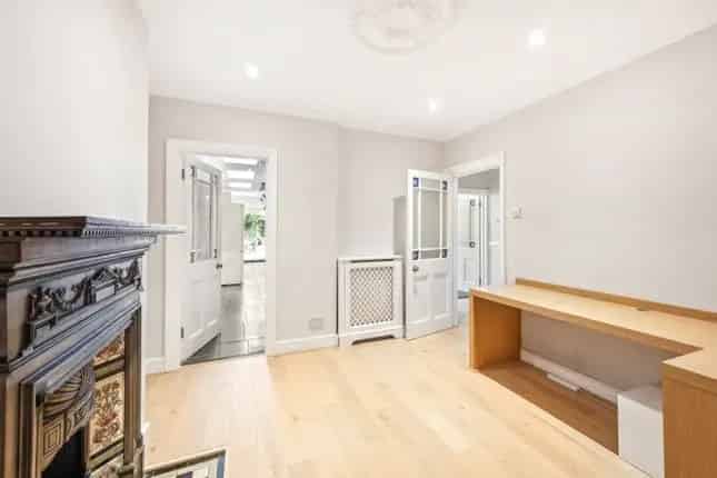 Four Double Bedroom Terraced House for Sale in London SW6