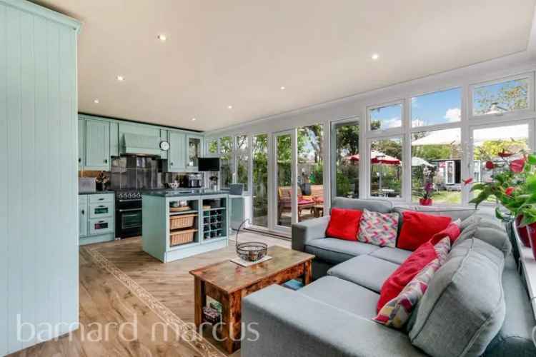 4 Bed Family Home with Outbuilding and Large Garden
