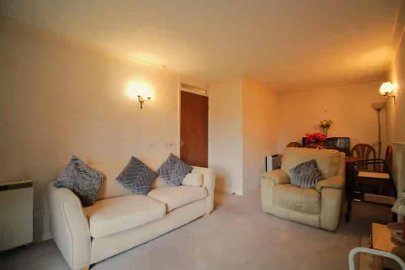 1 Bed Flat for Over 60s - Allocated Parking & 24hr Monitoring