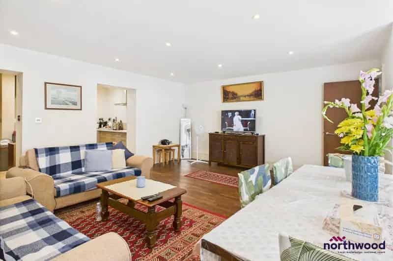 Stunning Grade II Listed 2-Bedroom Apartment Near Eastbourne Seafront