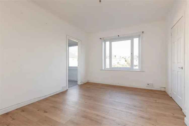 3 Bed Flat Upper with 1 Reception Room