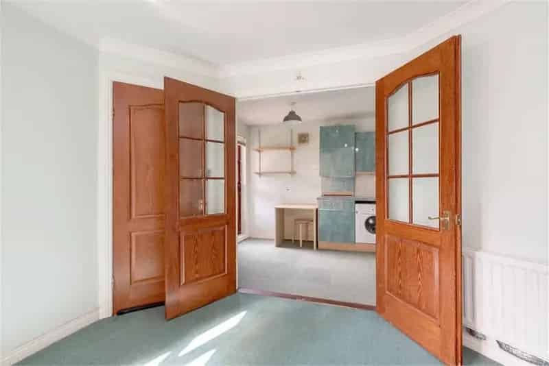 2 Bed Flat Maindoor with 1 Reception Room