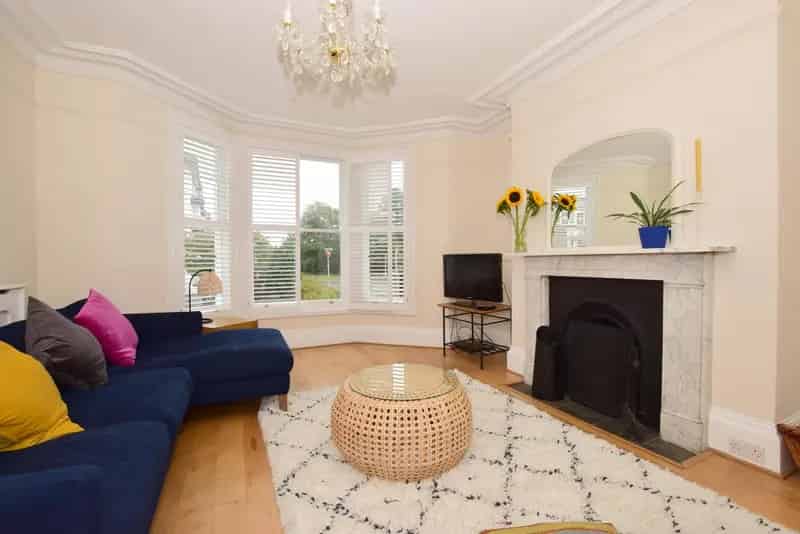 Spacious Victorian Townhouse Deal Sea Views 5 Bedrooms Double Garage