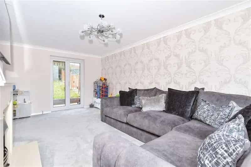 3 Bed House for Sale Chain Free Near Shops and Schools