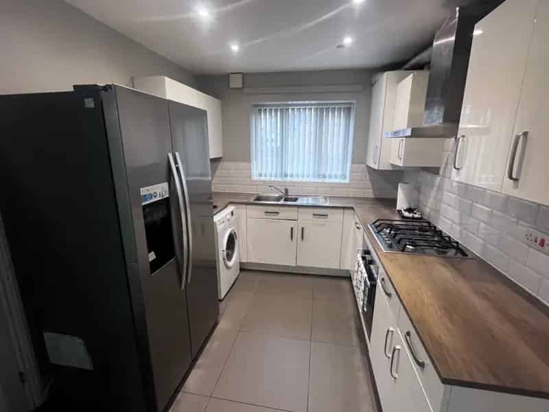 3-Bed House Crocketts Lane Family Home Zero Deposit Available