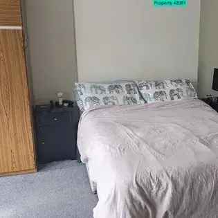 1 Room Studio Flat 29m2 London High Ceilings Quiet Road