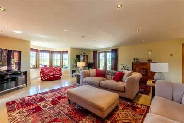 Stunning Country Residence with Annexe, Gym and Pool
