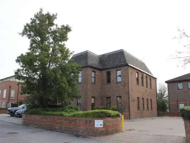 Commercial property For Rent , 54, Queen Street, Horsham, England