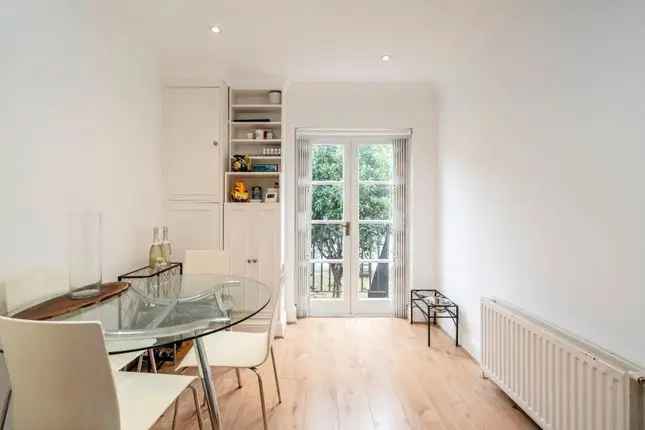 Flat for sale in Lancaster Road, London W11