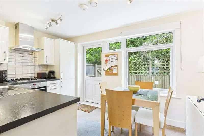 2 bed flat for sale