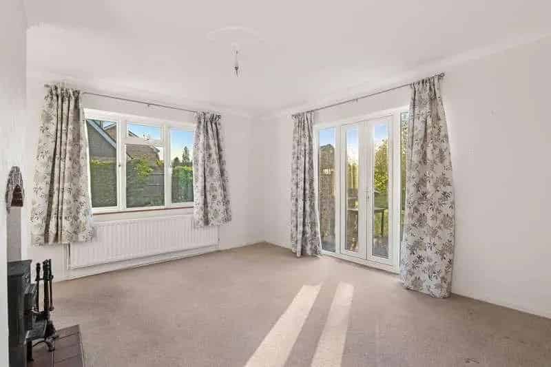 4 Bed Detached House For Sale Near Town Centre
