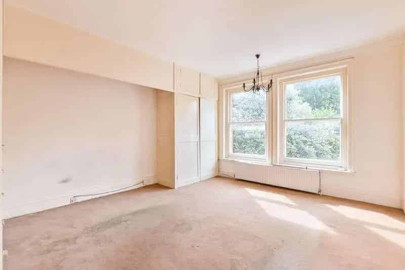7 Bed House for Sale - Detached House with 4 Flats and Basement Potential