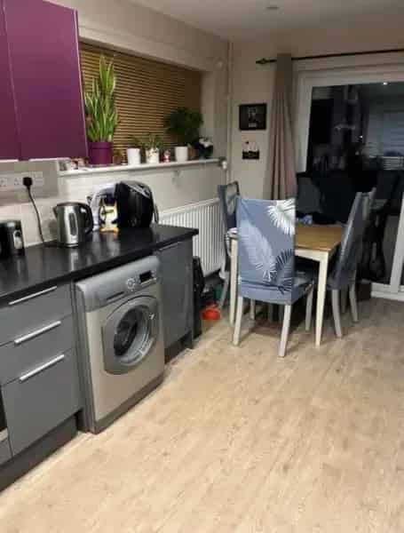 End Terrace House Large Garden Garage Parking Two Double Bedrooms