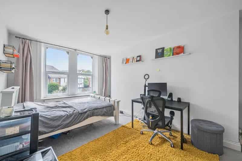First Floor Period Flat near Streatham Common