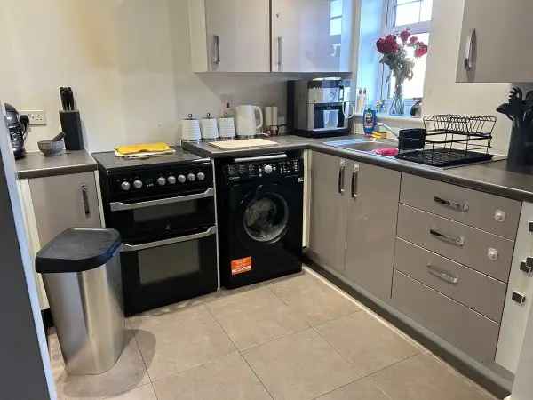 Ground Floor Flat Near Parks and Schools