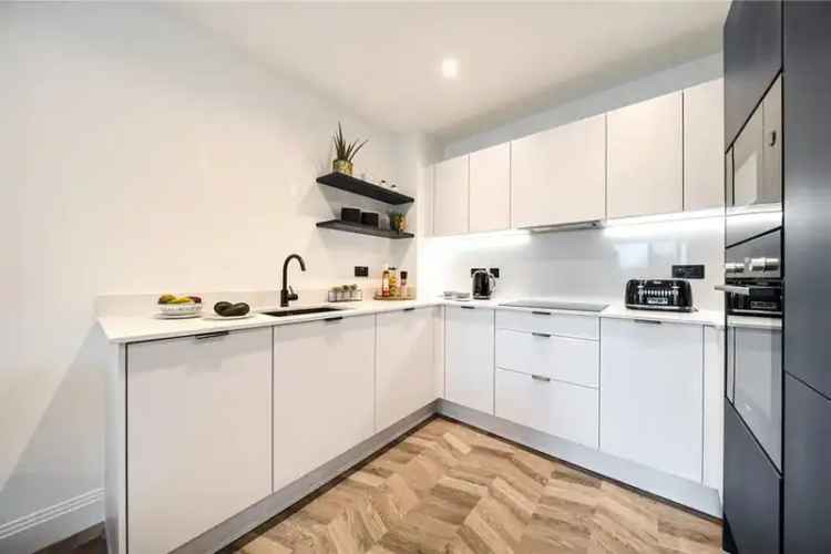 1 Bedroom Flat for Sale in Sidcup Near Train Station