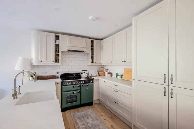 3 Bedroom Maisonette For Sale in Bath