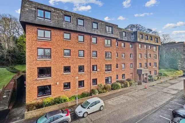 Flat to rent in Camphill Avenue, Shawlands, Glasgow G41