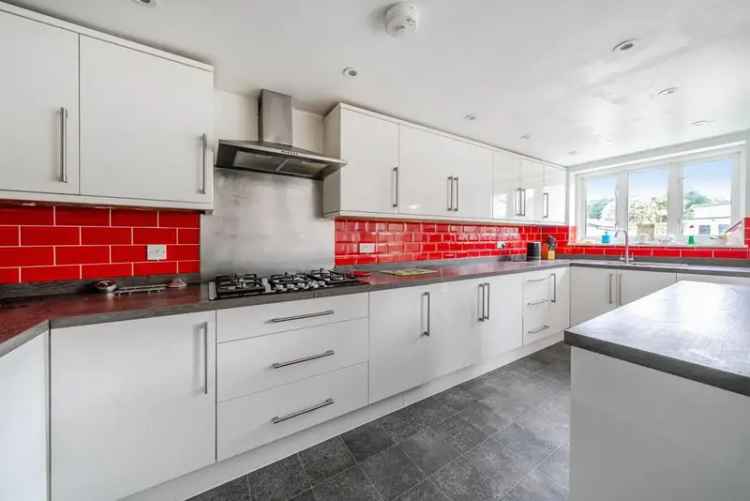 House For Sale in London, England