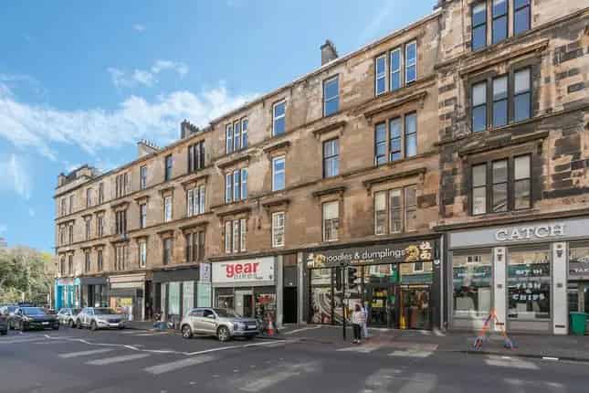 4 Bedroom Flat for Sale in Glasgow G12