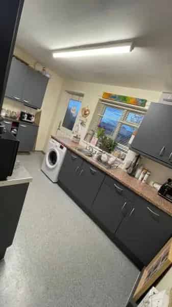 2 Bed Bungalow Near Mere and Park Large Garden Off Road Parking