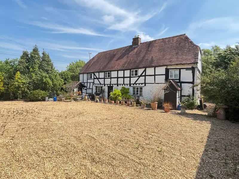 3 Bedroom Detached Farmhouse 7 Acres