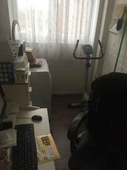 Spacious 2-Bedroom Flat Near Amenities and Schools